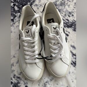 ❌SOLD❌Veja sneakers
